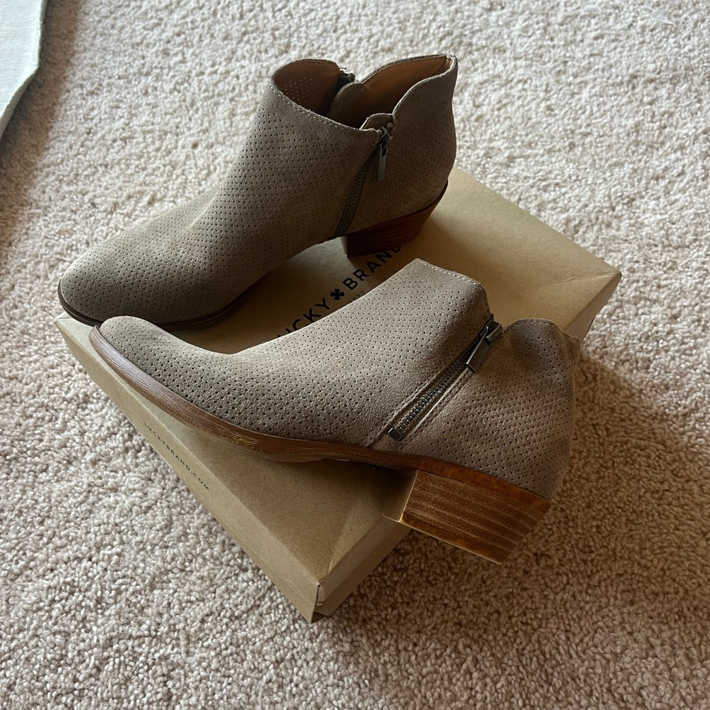 NEW IN BOX Lucky Brand Basel Ankle Booties- brown suede with zippers